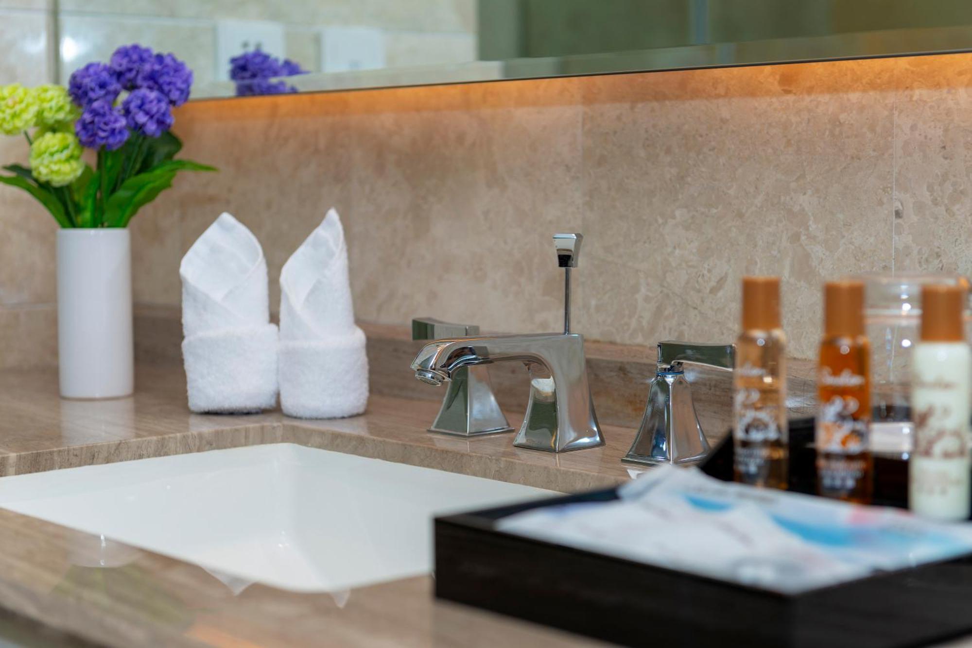 Similan Hotel Zhuhai-Gongbei Port Екстериор снимка